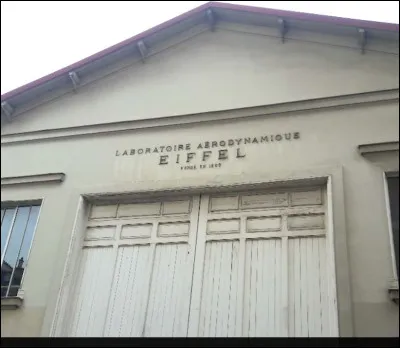 L'héritage Eiffel c'est aussi l'ossature de l'emblématique statue de la Liberté à New-York ainsi que de nombreux ponts en Chine, au Vietnam et en Égypte . Mais, quelle est cette réalisation de 1909, située un certain temps à Paris au Champs de Mars, déplacée en 1911 dans le XVIe arrondissement et qui existe encore de nos jours ?