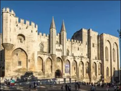 Parmi tous ces prénoms, lequel n'appartient pas à un pape ?