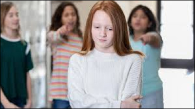 Si ton/ta pire ennemi(e) t'insulte en public, que fais-tu ? (1/1)