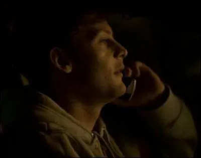 Quel jeune acteur connu interprte un flic dans ce film ?