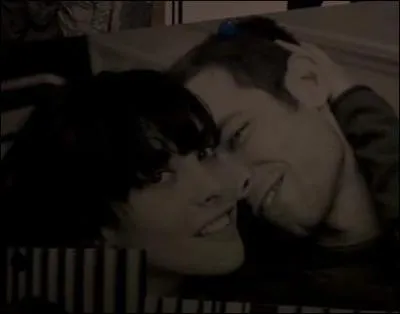 Comment est mort l'ami de Sarah et pre de son bb ?