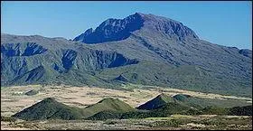 Dernier (août 2010) site français classé, au titre de bien naturel, je représente 40 % du territoire de cette île de l'Océan Indien, je suis :