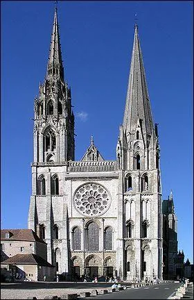 Figurant parmi les premiers monuments inscrits (1979), je suis la cathdrale d'une ville d'Eure-et-Loir,  savoir :