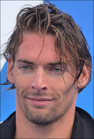 Dans quelle épreuve Camille Lacourt est-il devenu champion d'Europe à Budapest en 2009 ?