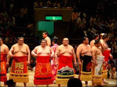 Comment est appelé l'arbitre ?