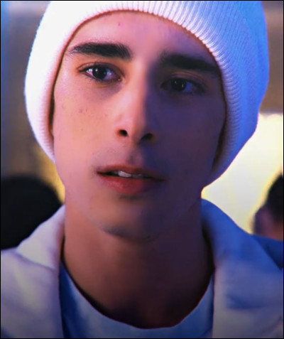 Qui est le petit copain d'Enid Sinclair ?