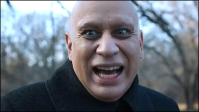 Comment s'appelle l'oncle de Mercredi ?