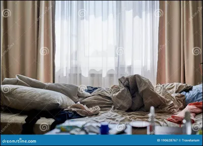 Deuxième mise en scène : ta chambre est en bazar. Que fais-tu ?