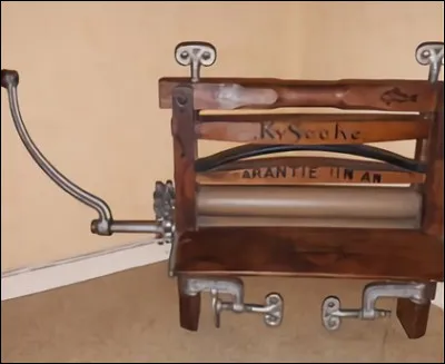 Je viens de trouver dans un vide-grenier ce vieil engin à manivelle. Quel est cet objet ?