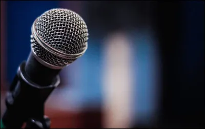 Complétez ces paroles : "Chaque fois c'est pareil
C'est quand on est derrière les...".