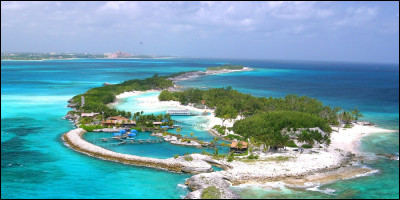 Quelle saga cin&eacute;matographique a &eacute;t&eacute; en partie tourn&eacute;e aux Bahamas ?