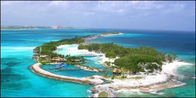 Quelle saga cin&eacute;matographique a &eacute;t&eacute; en partie tourn&eacute;e aux Bahamas ?