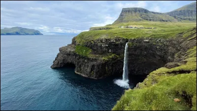 &Agrave; quel royaume sont rattach&eacute;es les &icirc;les F&eacute;ro&eacute; ?