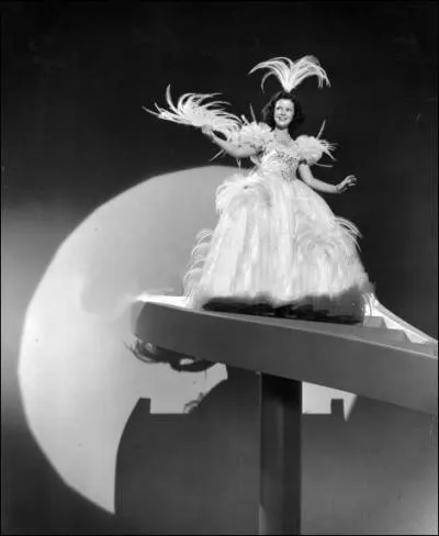 Comment s'appelle Shirley Temple dans ce film de 1941, dans lequel elle incarne une petite fille orpheline de mre qui tente de marier son pre avec sa nounou ?