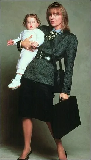Dans 'Baby Boom', Diane Keaton se retrouve oblige de s'occuper du bb de 13 mois d'une de ses ________, qui vient de dcder.