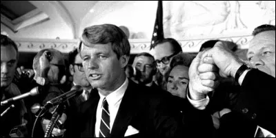 Ce 5 juin, Robert Kennedy a été assassiné en sortant d'une réunion électorale : c'était en ...