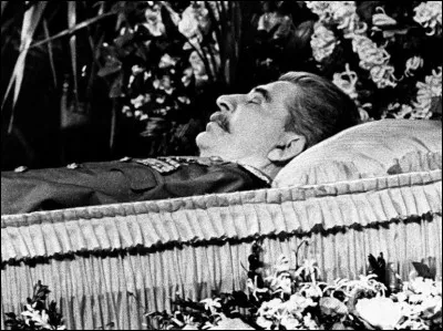 Ce 5 mars, l'URSS et le monde apprennent la mort de Staline : c'était en ...
