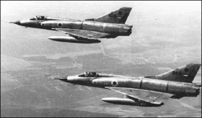 Ce 5 juin, l'aviation israélienne attaque les bases aériennes égyptiennes ; c'est le début de la guerre des Six-Jours : c'était en ...