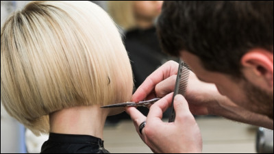 Quel acteur fran&ccedil;ais &eacute;tait apprenti coiffeur avant de se lancer dans le cin&eacute;ma ?