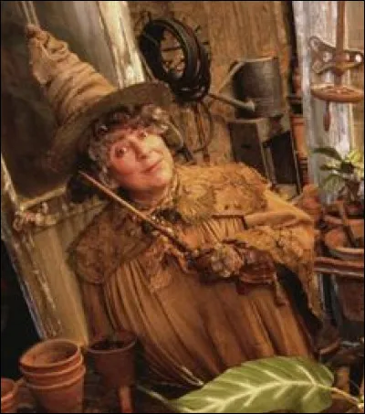 Qui est la professeure de botanique ?