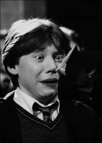 Comment s'appelle la lettre rouge que Ron reçoit ?