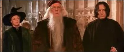 Qui se retrouve pétrifiée à cause du reflet de l'eau ?