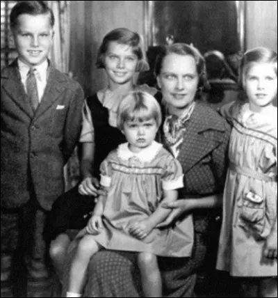 Grace Patricia vient d'une famille irlandaise. Sa mère a également une ascendance allemande. Les valeurs avec lesquelles elle a grandi sont :