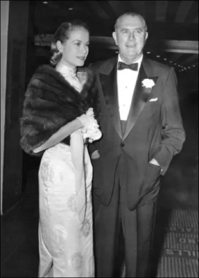 Grace revient chaque week-end auprès de sa famille. Elle est soucieuse de réussir et de le prouver à son père. Pourquoi ?