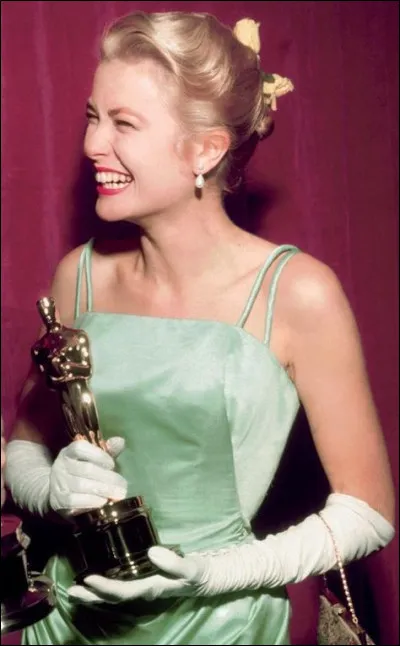 Les films de Grace s'enchaînent et la propulsent comme une actrice confirmée et brillante. À 24 ans, elle obtient l'Oscar de la meilleure actrice pour :