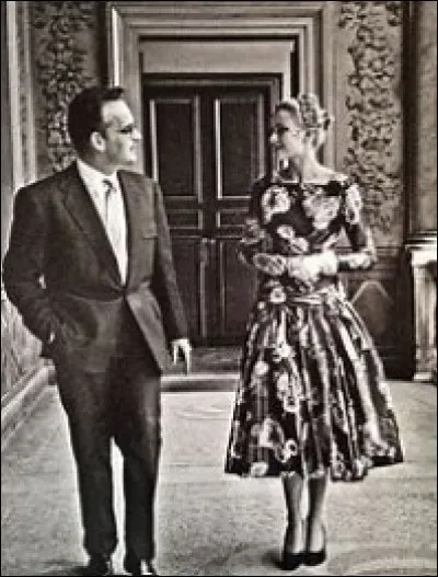 Invitée au festival de Cannes, elle se rend pour un reportage photo au Palais de Monaco. Ce reportage a été initié avec l'aide de :