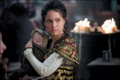 Pour ce film elle a le crne ras et joue aux cts de Hugo Weaving et Stephen Rea.