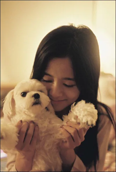 Comment s'appelle le chien de Jisoo ?