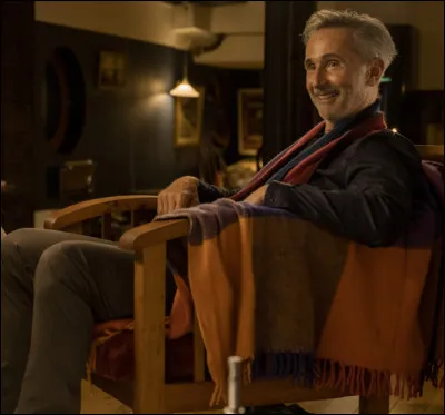 Dans quelle comédie voyons-nous Lhermitte ainsi ?