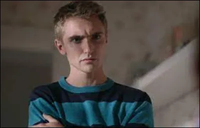 Comment s'appelle celui qui s'est fait passer pour le demi-frère de Betty ?