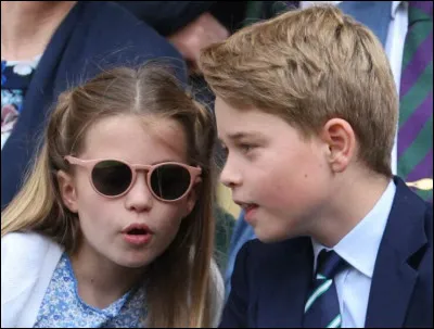 Qui est-elle (on parle de la fille) ?