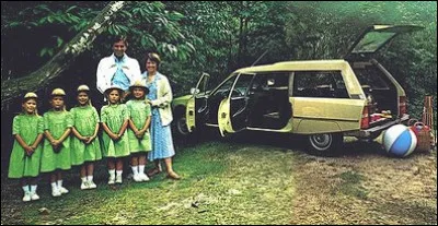 Pour emmener les quintuplés en voyage, il faut au moins cette grande voiture. Quel est ce break des années 70-80 ?