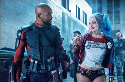 Will Smith joue le rôle de Floyd Lawton, également connu sous le nom de Deadshot. Il est un tueur d'élite et l'un des membres du groupe de super-vilains recrutés par le gouvernement pour accomplir des missions dangereuses en échange de réductions de peine. Quel est ce film ?