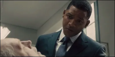 Dans ce film, il joue le rôle du Dr. Bennet Omalu, un neuropathologiste qui découvre les effets dévastateurs des traumatismes crâniens répétés sur les joueurs de football américain. Ce docteur lutte pour sensibiliser le public aux risques pour la santé des joueurs de football, malgré l'opposition de l'industrie sportive. Quel est ce film ?