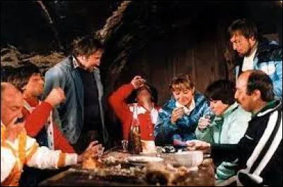 Quel est le nom du fromage dégusté par les personnages principaux dans le film "Les Bronzés font du ski" ?
