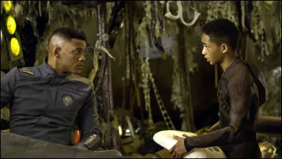 Will Smith joue le rôle du général Cypher Raige, un soldat de l'unité de Rangers Fantômes, une force militaire d'élite dans un futur post-apocalyptique sur Terre. Le film se concentre sur la relation entre Cypher et son fils Kitai Raige, joué par Jaden Smith, alors qu'ils luttent pour survivre sur une Terre hostile. Quel est ce film ?