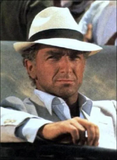 De quelle nationalit est l'archologue Ren Belloq ?