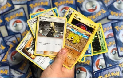 Beaucoup de personnes se demandent quelle peut bien être la carte Pokémon la plus rare du monde. Et vous, le savez-vous ? (Je précise que la rareté est calculée en fonction du nombre d'exemplaires d'une certaine carte.)
