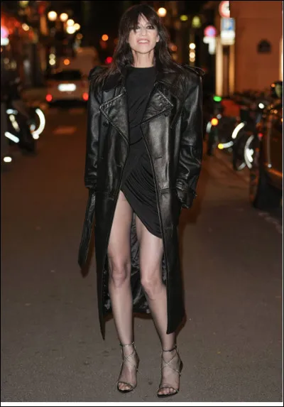 Qui est cette Charlotte, actrice et chanteuse franco-britannique ?