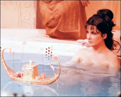 Qui était cette Elizabeth, actrice britannico-américaine ?