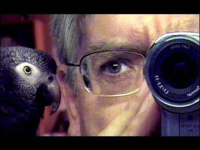 Grâce à quel outil Alain Cavalier ne se dit plus réalisateur mais filmeur depuis 1996 ?