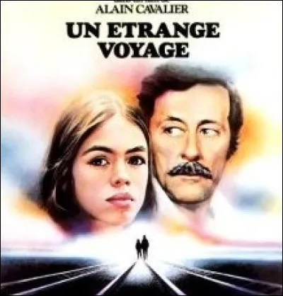 Dans le film de 1981 "Un étrange voyage", quel est l'acteur principal à la recherche de sa mère disparue d'un train ?
