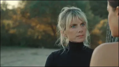 Ici, c'est Carole. Dans quel film d'action tient-elle un rôle central ?