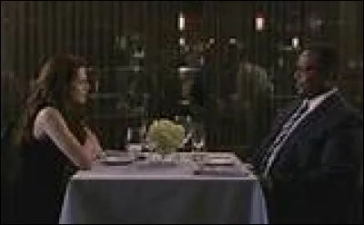 Dans les livres, pourquoi Bella choisit-elle le nom de Vanessa pour les faux passeports de Renesmée ?