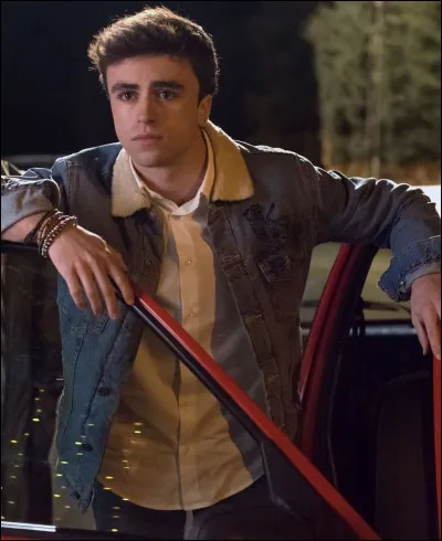 Pourquoi Samuel a-t-il dû quitter son ancien lycée ?