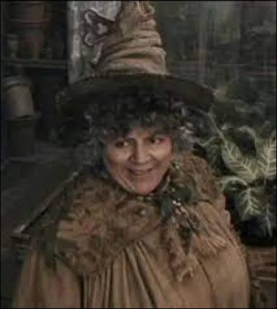 Quel est le métier de Pomona Chourave ?